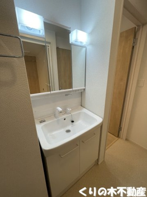 【洗面所】 | 梅 | 忙しい朝には欠かせない洗面所です