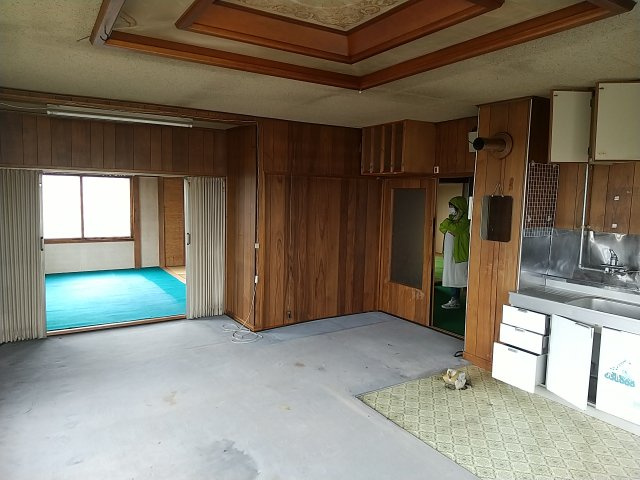 白糠町東1条住宅付き店舗の居間・リビング