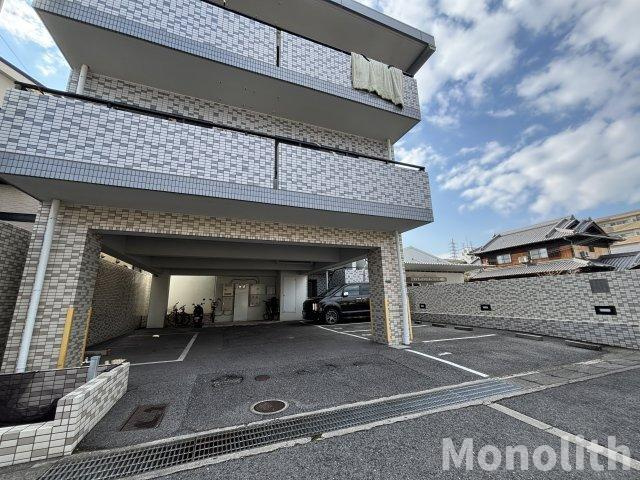 ハイツ・イシカワの駐車場