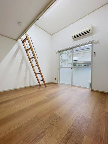 【居間・リビング】 | レオパレス赤羽台 | ★ロフト付きでお部屋を広くお使いいただけます！★