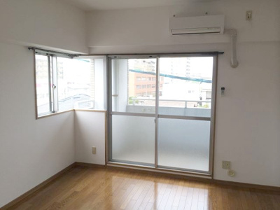 【居間・リビング】 | ステイタスマンション博多駅南 | 別号室の写真になります。現況優先。