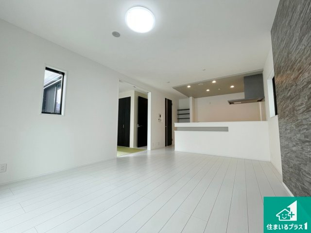 亀岡市千代川町今津　未入居の居間・リビング|シンプルなリビングは家具次第で雰囲気を変えることができます！