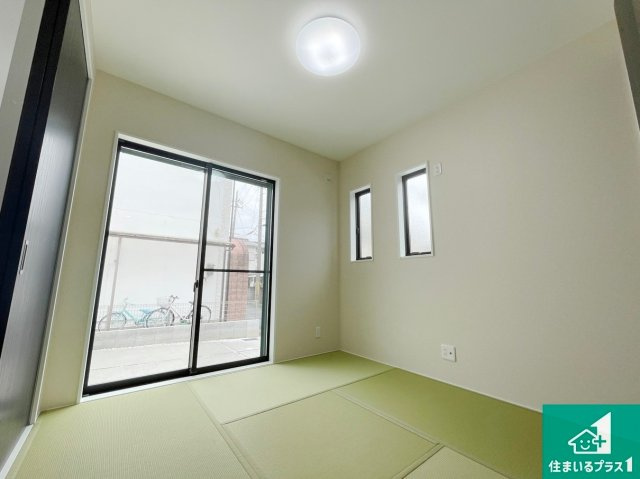 亀岡市千代川町今津　未入居の和室|一室あると便利な和室は客間としてだけでなく、小さなお子様のプレイルームや食後のくつろぎスペースとしてもご利用いただけます。収納もついていますので大活躍！