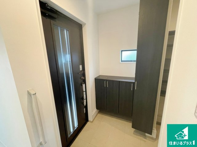 亀岡市千代川町今津　未入居の玄関|シューズボックスにはたくさんの靴が収納できるので玄関周りはいつもスッキリ！ご家族が増えても安心！