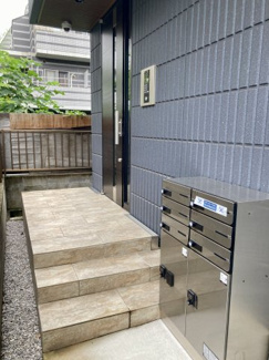 【エントランス】 | オートロック完備でセキュリティ面も安心！