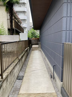 【ロビー】 | 玄関は奥まっていて人目に付きにくくプライバシー◎