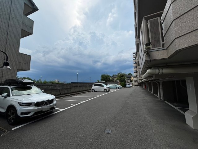 ２０２４年５月リフォーム完了☆即入居ＯＫ☆ペット飼育可能☆陽当たり良好の３ＬＤＫ☆ハイマート宇治の駐車場|駐車場