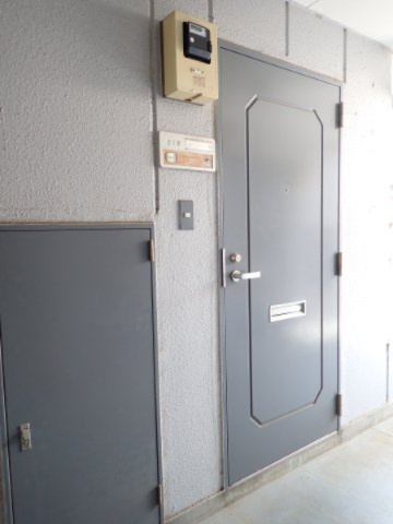 シティハイム旭が丘の玄関|シンプルで使いやすい玄関です