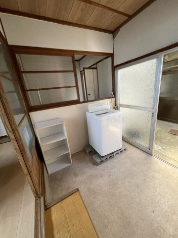 田町　一刻館　2Kの玄関