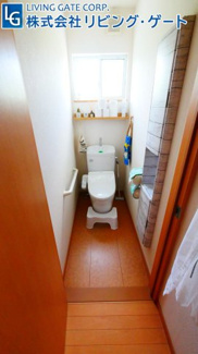 【トイレ】 | 笛吹市石和町井戸 オール電化H18年築中古住宅 大型建物 | ウォシュレット付きトイレ