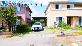 【外観】 | 笛吹市石和町井戸 オール電化H18年築中古住宅 大型建物 | カーポート付きの駐車場