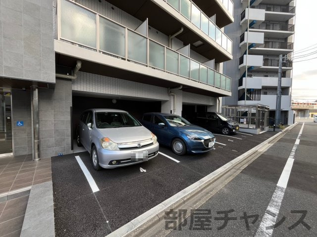 エステート金山の駐車場