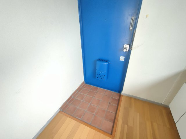 コーポオガワの玄関