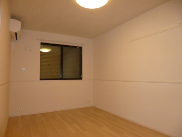 ラフィーネ・ヴィシンの寝室|洋室