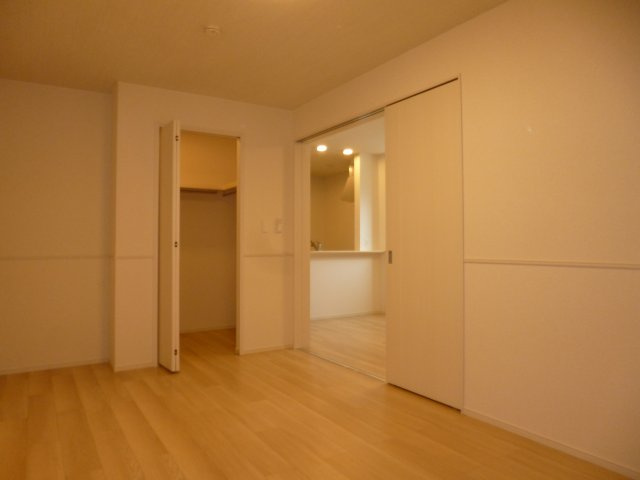 ラフィーネ・ヴィシンの寝室|洋室