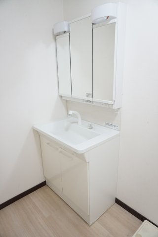 中古戸建　四條畷市緑風台（平成6年築）の独立洗面台