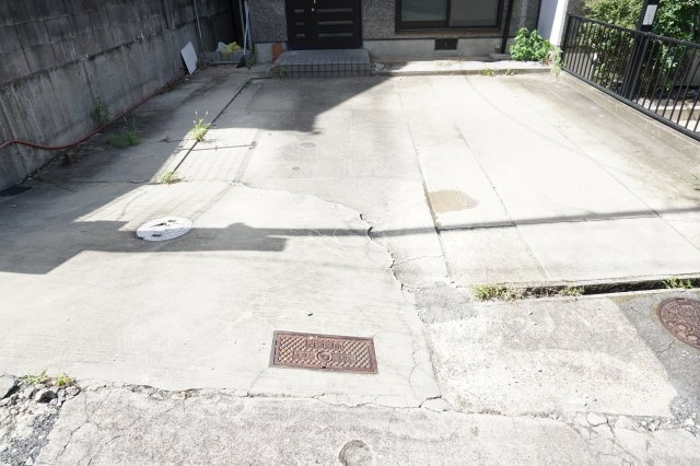 中古戸建　四條畷市緑風台（平成6年築）の駐車場