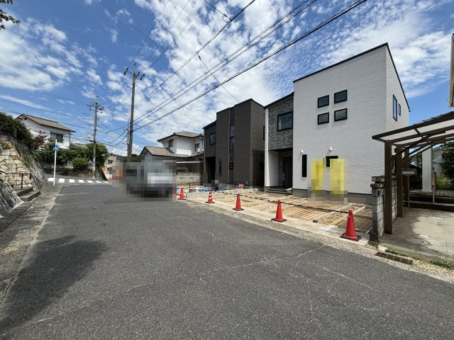 新築戸建　高取北2丁目（No.Ｂ／No.Ｂ）の前面道路含む現地写真