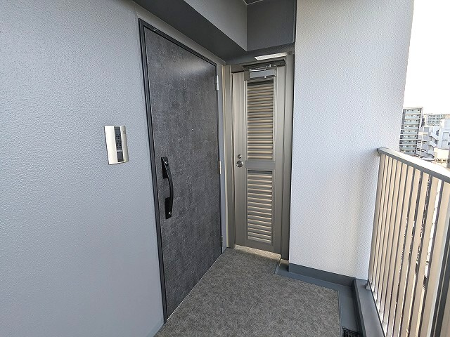 JMFレジデンス浅草橋三丁目の設備|角部屋、玄関はディンプルキーのダブルロックセキュリティです