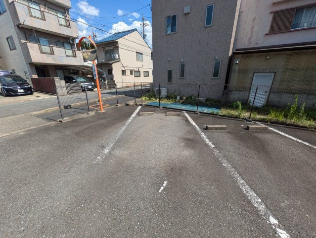 中郷東住宅3号棟の駐車場|中郷東住宅３号棟