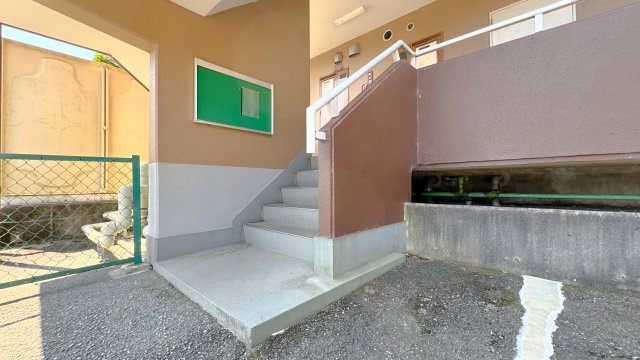 マンション名倉のエントランス