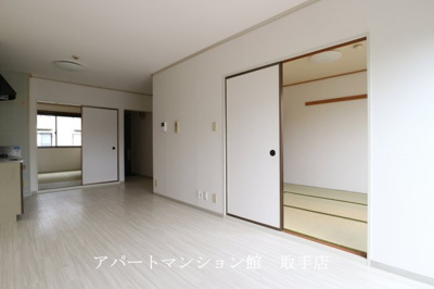 【居間・リビング】 | セジュール石田Ⅱ