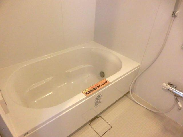 ラルジュルーセントオーデン難波の浴室