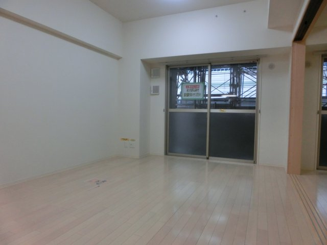 ラルジュルーセントオーデン難波の洋室