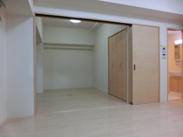 ラルジュルーセントオーデン難波の寝室