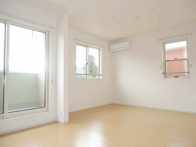 プリムローズ向原　Ａの居間・リビング|ゆったりとした居間です