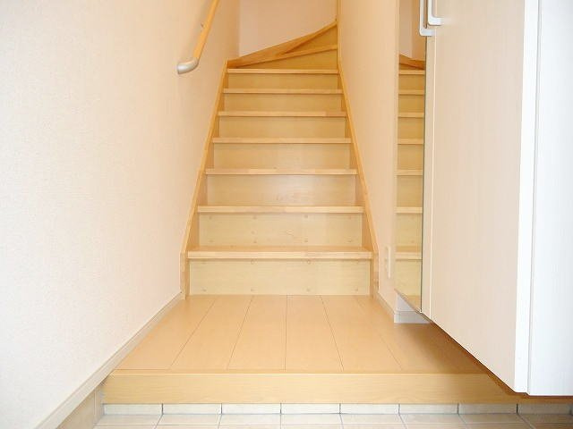 プリムローズ向原　Ａの玄関|収納もある玄関です