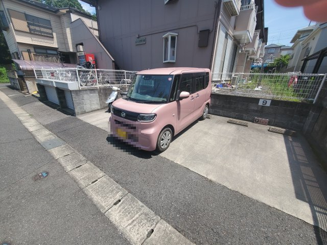 レジデンス岩槻　Y棟の駐車場