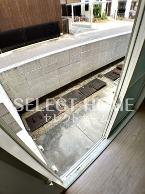 【バルコニー】 | パレス六名 | 落ち着いた時間を過ごせるバルコニーです