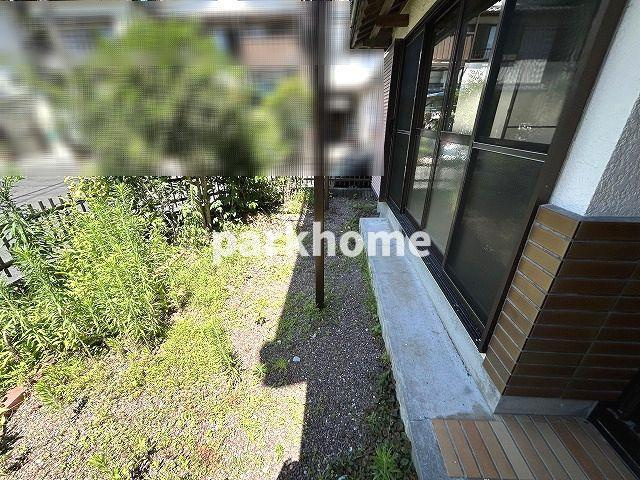 神田の一戸建ての庭|お庭の付いた物件です