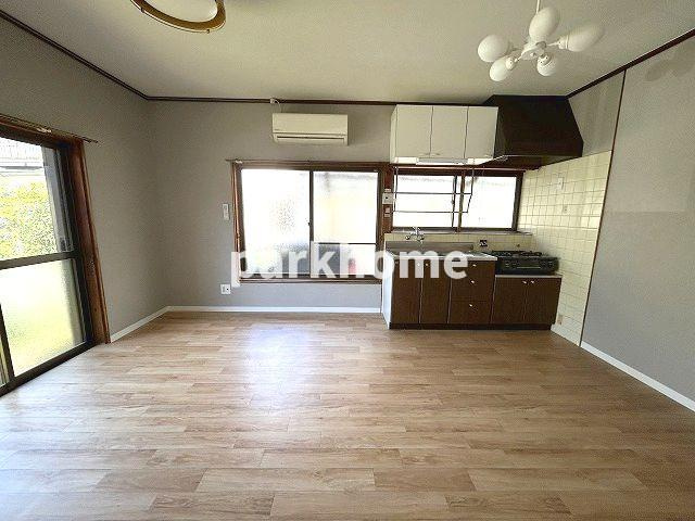 神田の一戸建ての居間・リビング|使いやすいリビングです