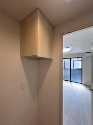 【内装】 | フラッティ金閣寺南 | キッチン後ろにある収納スペース