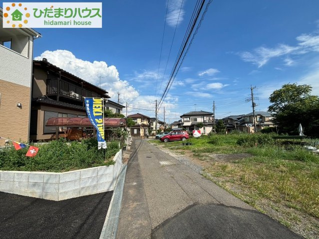 桶川市上日出谷　第12　新築一戸建て　クレイドルガーデン　01の前面道路含む現地写真|前面道路4ｍ！
車の出し入れも簡単にできます