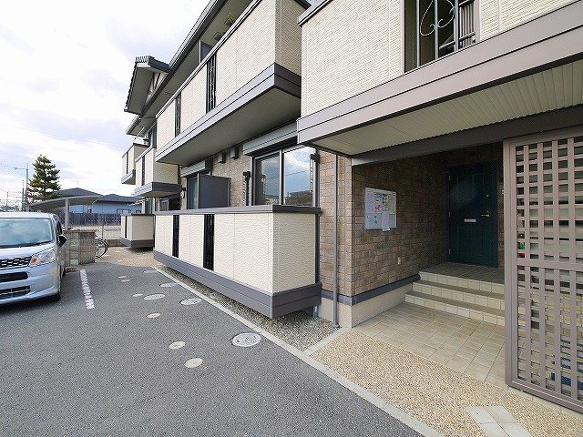 シャルマン（田井庄町）のその他共用部分|出入りのしやすいアパート入り口付近