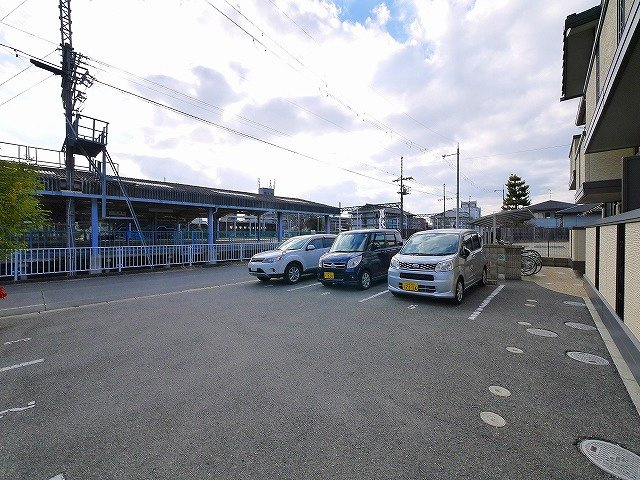 シャルマン（田井庄町）の駐車場|カースペースがあります