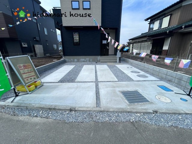 蓮田市閏戸4期　新築戸建　グラファーレ01の駐車場