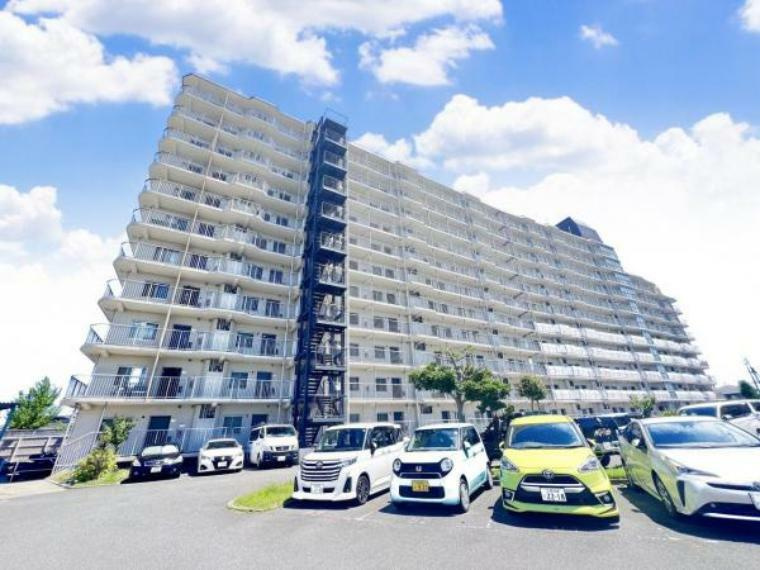 寝屋川スカイハイツの外観|新しい生活にいかがでしょうか？外観はお住まいの顔になります。こだわりたいポイントですね。水回りリフォームやリノベーションも承ってます。
■現地見学・資金計画相談・住宅ローン相談もお問合せ受付中■