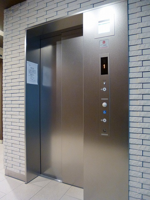 ParkAxis秋葉原Eastの設備|鍵がないと作動しないモニター付セキュリティエレベーター