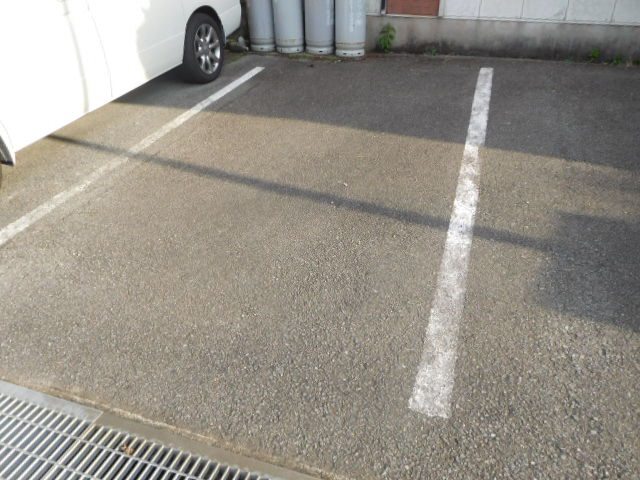 ハイツヴァンサンカンの駐車場