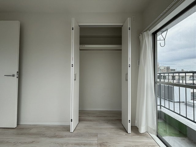 【収納】 | 大橋マンション | しっかりクローゼットも備え付けです♪ 収納豊富な3方向角部屋のお部屋を是非ともご体感下さい。