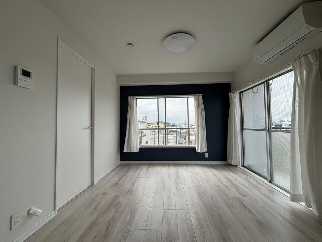 【洋室】 | 大橋マンション | 洋室4.1帖も2面彩光です。明るい日差しが差し込み、日中は証明器具は一切必要ありません。