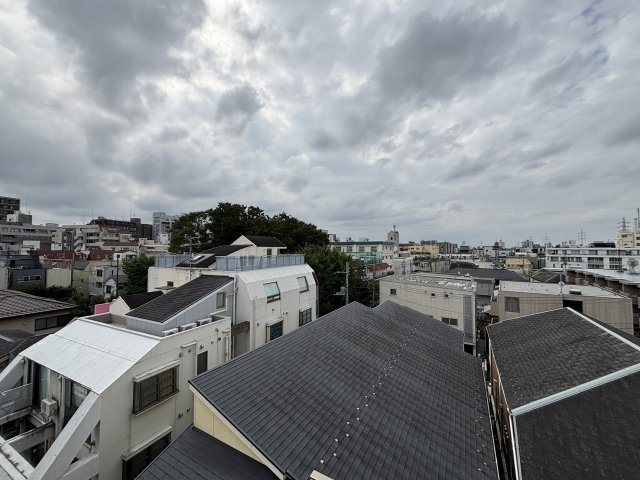 【展望】 | 大橋マンション | 南側の眺望です。えぎる建物が一切なく、とても日当たりがいい物件です。ダイニング、洋室ともに南側に面しています♪