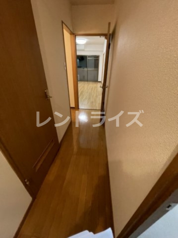 プリムローズAの玄関