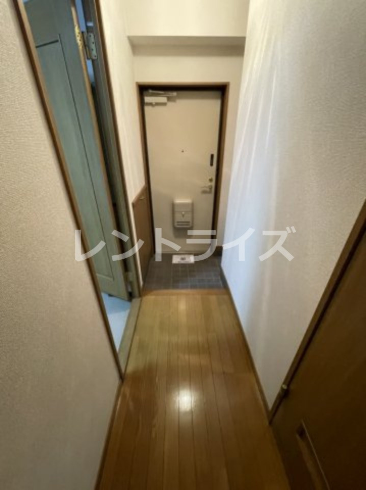 プリムローズAの玄関