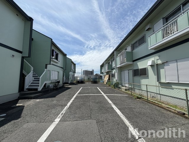 タウニィ高松B棟の駐車場