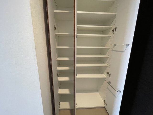 別部屋参考写真　シューズボックス